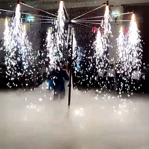 نظام إطلاق ألعاب نارية دوار بزاوية 360 درجة للتحكم عن بعد، نافورة باردة داخلية للزينة في حفلات الزفاف - Product Image 1