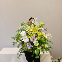 Centre de table élégant en fleurs artificielles vertes et violettes, décoration de table de mariage pour les arrangements de fêtes et d'événements