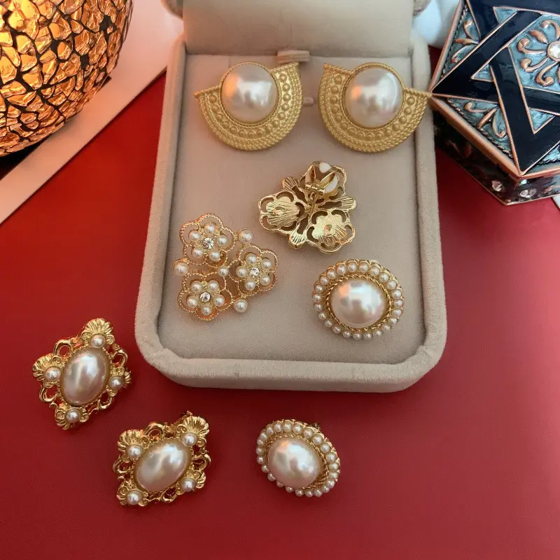 tachuelas de oro hechas de perlas de agua dulce molida y plata diseño de joyas pendientes elegantes "clásicos" Joyería Pendientes Pendientes de botón 