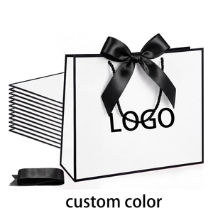 Personnalisez vos propres sacs cadeaux en papier blanc de petite et grande taille avec logo OEM, poignées en ruban - Product Image 1