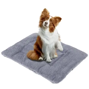 Wholesale Self Heating Warming Pet Mat Washable Innovative Large Fluffy Bed Dog Non-Electric Self Warming Pet Pad Dog Beds