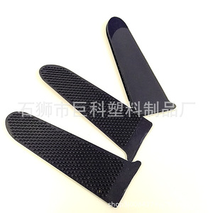Juke Plastic Products – Patte de velcro noire moulée par injection, souple et auto-adhésive, pour l'industrie du vêtement - Product Image 3