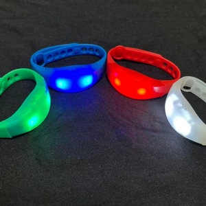 Bracelet lumineux en silicone Fire Wolf 0139, bracelet clignotant pour concert, accessoire de soutien pour événement, bracelet changeant de couleur - Product Image 3