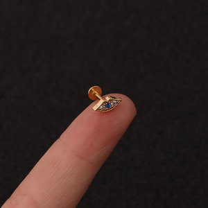 Clous de piercing labret en cuivre plaqué or PVD avec zircone cubique |   24 styles de motifs lune, étoile et fleur |   Boucles d'oreilles en acier inoxydable pour cartilage et tragus - Product Image 6