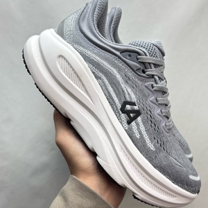 รองเท้าวิ่งและเดินแบบสบาย ระบายอากาศได้ดี ดีไซน์หรูหราสำหรับผู้ชาย ปี 2025 ยี่ห้อโฮก้า รุ่น Bondi 9 สไตล์บาสเก็ตบอล แบบสั่งทำพิเศษ - Product Image 1