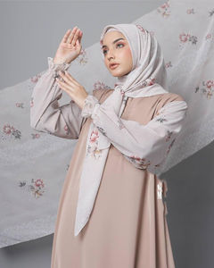Vestido tradicional musulmán Abaya de seda <span class=keywords><strong>Medina</strong></span> con Hijab Match Servicio OEM Abaya personalizado Abaya de seda - Product Image 6