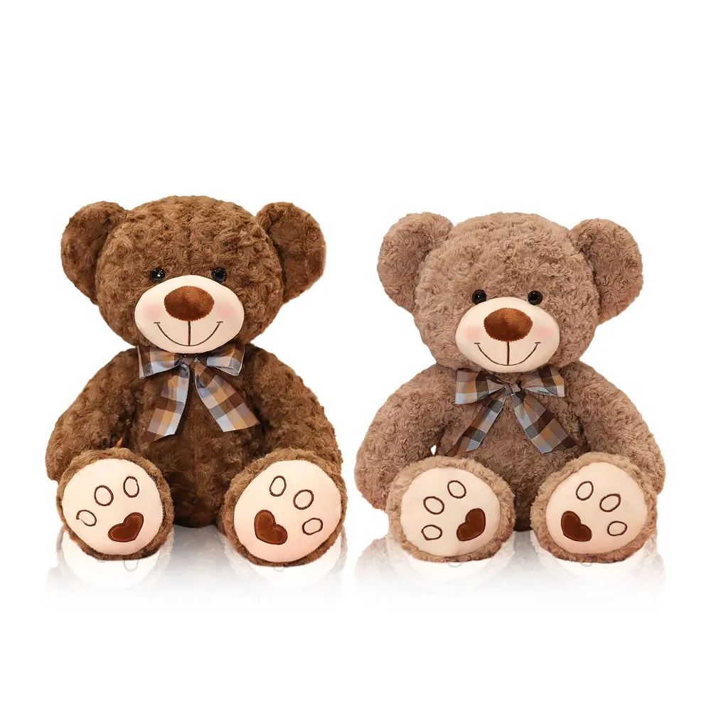 बच्चों के उपहार के लिए लाल दिल के छोटे टेडी भालू के साथ गर्म भालू