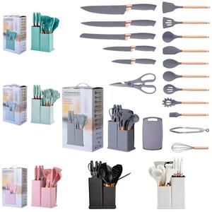 Lot de 19 ustensiles de cuisine en silicone avec manche en bois – Ensemble d'ustensiles de cuisson avec support, spatule, fouet, cuillère, brosse et spatule à bords. - Product Image 4