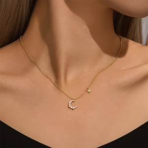 Collar de Moda con Diseño de Estrella y Luna de Perlas S925 de Alta Calidad para Mujer - Product Image 3