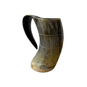 Jarra de Cuerno Clásica Hecha a Mano de Alta Calidad con Asa y Base de Madera, Diseño Personalizado para Fiestas, Hogar, Bar y Uso en Exteriores - Product Image 1