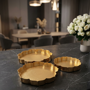 Assiettes décoratives en métal doré en forme de fleur, faites à la main, gravées, modernes, de luxe, pour mariage - Product Image 6