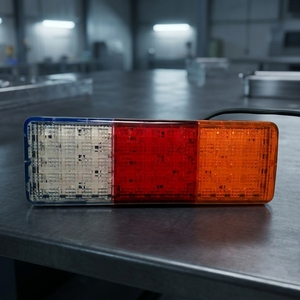 Feu arrière combiné LED pour camion HR09227-1, feu arrière pour remorque, camping-car, bateau, caravane - Product Image 1