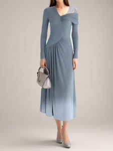 OUDINA Nuovo <span class=keywords><strong>Abito</strong></span> Lungo Elegante con <span class=keywords><strong>Spalle</strong></span> <span class=keywords><strong>Scoperte</strong></span>, Vestito da Donna Plissettato con Design Irregolare <span class=keywords><strong>in</strong></span> <span class=keywords><strong>Maglia</strong></span> Elasticizzata - Product Image 6