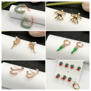 <span class=keywords><strong>Orecchini</strong></span> Xuping in oro 14K 18K 24K, <span class=keywords><strong>orecchini</strong></span> <span class=keywords><strong>a</strong></span> cerchio con grandi diamanti e cristalli, <span class=keywords><strong>orecchini</strong></span> <span class=keywords><strong>a</strong></span> <span class=keywords><strong>clip</strong></span> placcati oro 18K, <span class=keywords><strong>orecchini</strong></span> alla moda per donna - Product Image 3