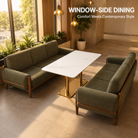 Ensemble de salle à manger pour restaurant : chaises et tables, banquette rembourrée vert mousse, table en marbre blanc, piédestal doré, usage commercial