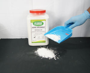 Gránulos Superabsorbentes Naturales SABER Premium de 4 Litros para el Control de Derrames de Líquidos en Superficies Rugosas - Product Image 1