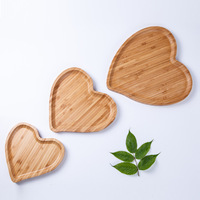 Plateau de service en bambou naturel en forme de cœur, design classique, écologique, durable, fait main, personnalisé, pour aliments, assiettes, plats et collations