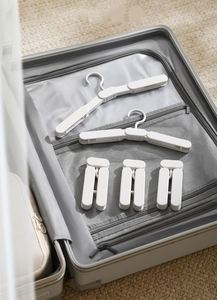Cintre à vêtements domestique pliable et portable en ABS, imprimé avec logo personnalisé, sans trace, élargi et épaissi - Product Image 2