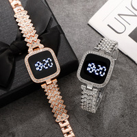 Montres pour femmes en gros, ensemble de diamants carrés, montres électroniques de luxe à écran tactile LED pour femmes