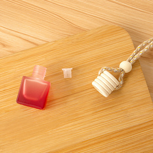 Vente chaude 8ml Carré Givré Coloré Bouteille De Parfum De Voiture Forme Plate avec Caps En Bois Cordes Suspendus Bouteilles De Parfum En Verre De Voiture - Product Image 5