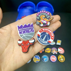 بيع بالجملة أحذية كرة السلة من سلسلة PVC للزينة وشارة الفريق الرائعة سحر حذاء لمشجعي كرة السلة اكسسوارات الأحذية - Product Image 4