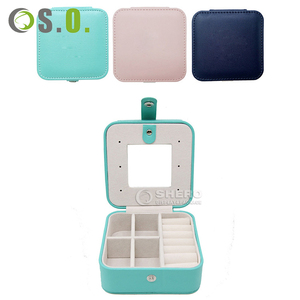 Mini Joyero Portátil Cuadrado con Cierre a Presión, Diseño Multicompartimento, Organizador de Joyas de Color Personalizado para Aretes y Collares - Product Image 4