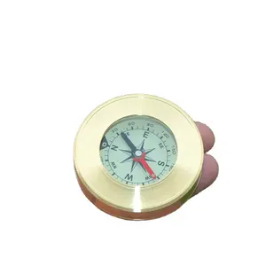 Vente en gros d'extérieur Mini Mountaineering Multifunctional Cover Digital Brass Camping Compass avec veilleuse Flip