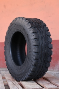 โรงงานจีนผลิตยางคุณภาพสูงขนาด 10.0/75-15.3 สำหรับรถออฟโรด - Product Image 5