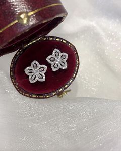 Xinfly Wholesale Fine Jewelry Simple Fashion 18k Gold <b>Daisy</b> Flower Shape 0.40ct Natural Diamond Screwback Stud <b>Earring</b> - Product Image 1