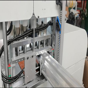 Machine de scie de coupe de profil en aluminium automatique de CNC d'alimentation servo de haute précision - Product Image 3