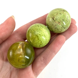 Esfera de Cristal de Ópalo Verde Natural Hecha a Mano para Decoración del Hogar y Regalos para Diseño de Interiores - Product Image 1