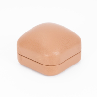 Boîte à bijoux en cuir PU grain de chameau avec logo personnalisé, fermeture magnétique, toutes tailles, doublure en velours marron foncé, gaufrage, pour bague de la Saint-Valentin
