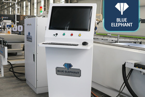 Automatische Plattenmöbel-Produktionslinie Cnc Holz Rundholz Türschrank Gravurmaschine beim Be- und Entladen - Product Image 3