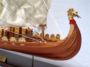 Modèle de bateau en bois DRAKKAR VIKINGG_ Modèle de bateau artisanal en bois - Product Image 4