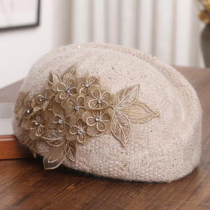 Nouvelle mode élégante femmes tricoté <span class=keywords><strong>crochet</strong></span> pilulier béret fascinateurs élégant dames femmes chapeaux d'hiver avec des fleurs - Product Image 2