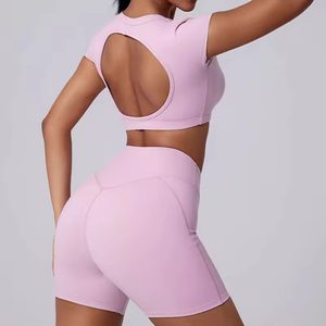 Conjunto de Yoga Personalizado para Mujer: Top Corto de Manga Corta con Cuello en V Profundo y Espalda Descubierta, y Pantalones Cortos Elásticos con Cintura en V - Product Image 2