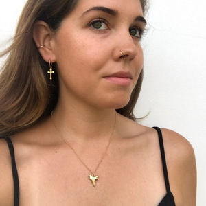 Carino piccolo semplice <span class=keywords><strong>collana</strong></span> a catena Color oro <span class=keywords><strong>collana</strong></span> a forma di <span class=keywords><strong>dente</strong></span> di squalo <span class=keywords><strong>ciondolo</strong></span> gioielli da spiaggia damigella d'onore regali - Product Image 1