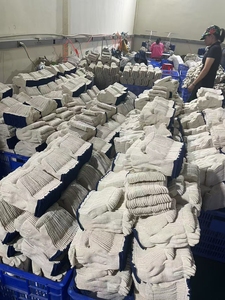 ถุงมือทำงานอุตสาหกรรมส่วนบุคคลแบบทนทาน 10 เกจ TC (ผ้าฝ้าย 40% โพลีเอสเตอร์ 60%) 450 กรัม-1000 กรัม/โหล ถุงมือป้องกันความร้อน - Product Image 4