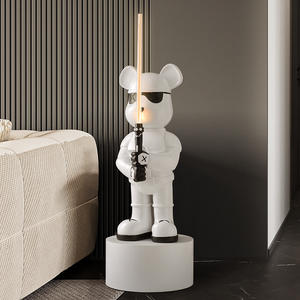 מותאם אישית אמנות קישוט הבית אמנות תצוגה חנות פיברגלס הוביל חרב מנורת רחוב קריקטורה לשאת פסל אור - Product Image 3