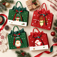 Sacs cadeaux en papier de Noël personnalisés en gros avec poignées en corde, motifs rouge et vert, nœuds, Père Noël, rennes, flocons de neige pour la vente au détail des fêtes