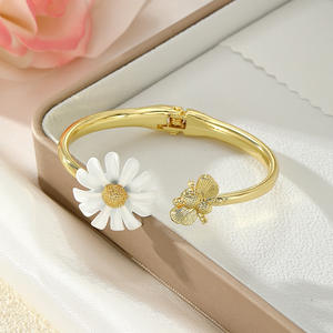 Gold Plated Floral Bee Design Open <strong>Bracelet</strong> for Women Creative Zouchrysanthemum Fashion Bangles Personality <strong>Touch</strong> for <strong>Couples</strong> - Product Image 3