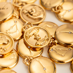 Ciondoli Zodiacali in Acciaio Inossidabile Placcato Oro 18k PVD Antiossidante all'Ingrosso per Creazione di Gioielli - Product Image 1