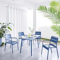 Table de salle à manger extérieure carrée en acier au carbone, style moderne, multicolores, résistante aux UV et durable, pour hôtels et chambres