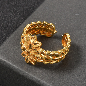 Anillo delicado vintage de filigrana abierta ajustable de cobre chapado en oro de 18k con diseño floral para mujer. - Product Image 3