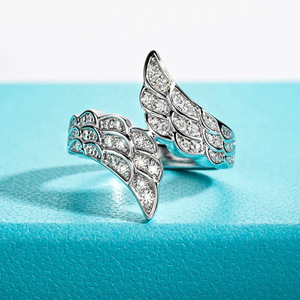 Anello Ali d'Angelo per Donne, Design Metallico Lucido e Fantasioso, Regolabile, Gioiello Elegante per Uso Quotidiano - Product Image 5