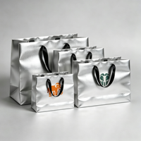 Tas Belanja Kertas Seni Mewah Perak Metalik Ramah Lingkungan Grosir, Tas Jinjing Kain dengan Logo Timbul 3D Mawar, Tas Hadiah Custom Bermerek