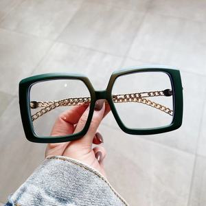Lunettes anti-lumière bleue carrées G Brand, monture extra large, branches à chaîne, verres plats pour femmes, lunettes décoratives tendance - Product Image 5