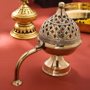 Brûleur d'encens en laiton au design traditionnel pour décor de temple pooja méditation relaxation nettoyage spirituel thérapie aromatique - Product Image 1