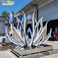 Fontaine sculpturale en acier inoxydable en forme de fleur de lotus, pétales perforés multicouches avec éclairage LED, pour extérieur, jardin, hôtel, villa
