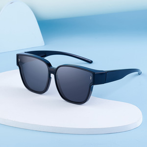 Gafas de Sol Polarizadas con Marco Cuadrado Moderno para Hombre y Mujer, Lentes Transparentes con Protección UV400, Marco TR90 Negro, Lentes Grises C2, Verano 2023 - Product Image 2